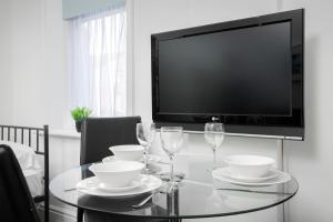 BARTON BEACHSIDE - Trio Studio Apartment, Double & Single - Central Beach & Promenade Location - Over 21s, Family Friendly Only, ID Required