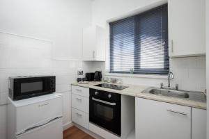BARTON BEACHSIDE - Trio Studio Apartment, Double & Single - Central Beach & Promenade Location - Over 21s, Family Friendly Only, ID Required