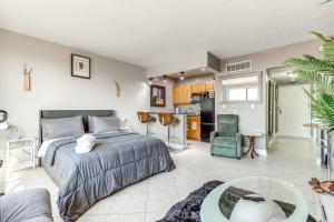 Downtown Studio with City Views in Jacksonville!