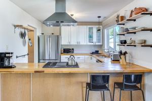 3 Mi to Lake Wilderness Charming Family Home!