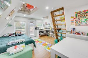 7 Mi to Tyler State Park A-Game Cabin