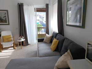 Beautiful 1 Bedroom Apartment with Mountain View