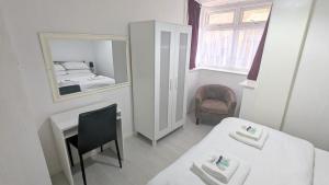 BARTON BEACHSIDE - Family OneBedroom Apartment, Double & BunkBed - Central Beach & Promenade Location - Over 21s, Family Friendly Only, ID Required