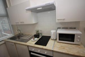 BARTON BEACHSIDE - Cosy Studio Apartment, Double Bed - Central Beach & Promenade Location - Over 21s, Family Friendly Only, ID Required