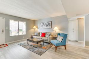 Pool and Hot Tub Access Scottsdale Condo with Patio!