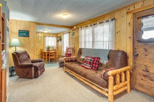 South Twin Lake Cabin with Seasonal Dock and Slip!