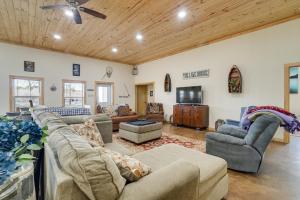 Boat Launch On-Site: Lakefront Toledo Bend Getaway