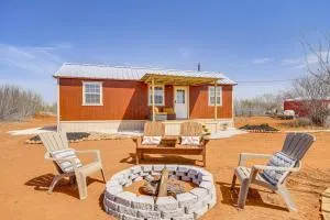 Hike, Hunt and Fish Pet-Friendly Studio in Dilley! - Dilley