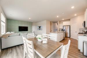 6 Mi to Bethany Beach Family Home with Pool Access!