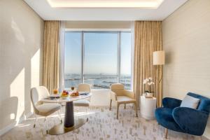 Iconic Views at The Palm Tower Suite Vista Oases