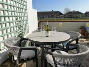 Dove Cottage is a Central, Riverside, Charming Victorian Cottage - Lyminster