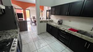 Casa con alberca y entrada independiente