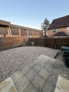 Northampton 2 King Bed SKY TV Driveway Earls Barton