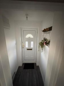 Northampton 2 King Bed SKY TV Driveway Earls Barton