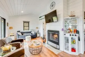 1 Mi to Marina Cabin with Views Near Atwood Lake! - Dellroy