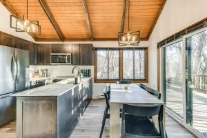 Walk to Ski Slopes Wintergreen Resort Treehouse - Beech Grove