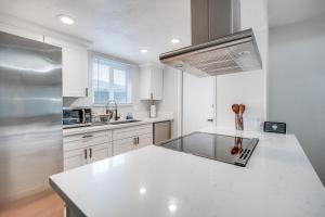 4 Mi to San Joaquin River Remodeled Home with Patio