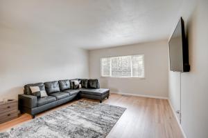 4 Mi to San Joaquin River Remodeled Home with Patio