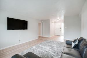 4 Mi to San Joaquin River Remodeled Home with Patio