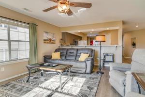On Thousand Hills Golf Course Condo with Sunroom
