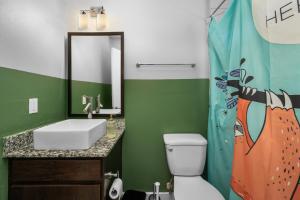 Modern Quirky Apartment Near Medical Center