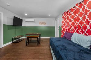 Modern Quirky Apartment Near Medical Center