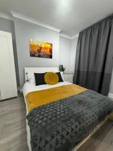 Stylish 2-Bed Garden Flat, 5 Mins to Brixton - London