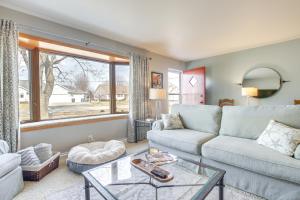 12 Mi to Boat Launch: Family Getaway in Menasha!