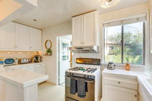 2 Mi to Griffith Park Chic Home with Private Patio