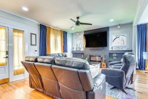 Walk to Amphitheater Birmingham Retreat with Games - 3hvězdičkové hotely ve městě Birmingham