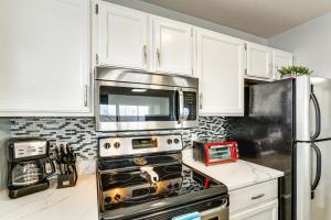 Community Perks Scenic Osage Beach Condo!