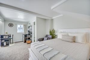 11 Mi to Virginia Beach Boardwalk Studio Retreat!