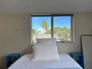 Bright Room with a Deck in Milford - Westlake