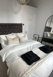 Beautiful 1 bedroom Georgian flat in Clifton Village with parking
