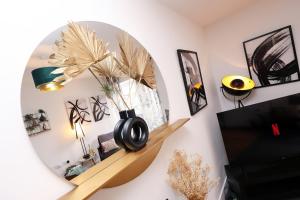 #26 7 mins Stadium Central Apartment - sleeps 4 - "Perfect for Contractors and Families - Free Street parking"