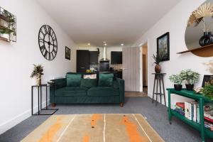 7 mins Stadium Central Apart sleeps 4