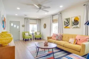 Colorful and Retro Perkinston Cottage with Yard! - Wiggins