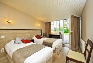 Hotels La Chaumiere : photos des chambres