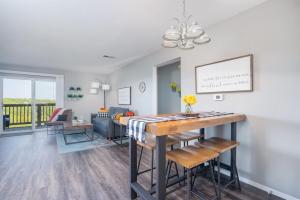 3 BR VY2903-6, Sleeps 11, Between Strip & SDC