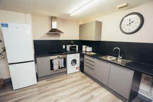 1BR City Centre Apt, Self Check In, Wifi, By DerBnB