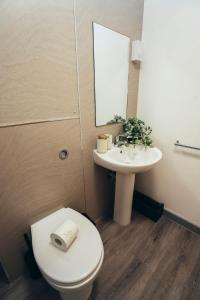 1BR City Centre Apt, Self Check In, Wifi, By DerBnB