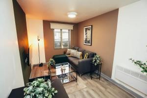 1BR City Centre Apt, Self Check In, Wifi, By DerBnB