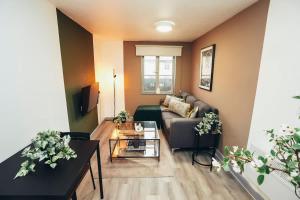 1BR City Centre Apt, Self Check In, Wifi, By DerBnB