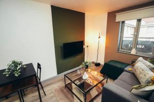 1BR City Centre Apt, Self Check In, Wifi, By DerBnB
