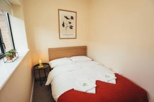 Penthouse 2BR Apt, Self Check In, Gated Parking, By DerBnB