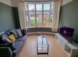 Spacious 4BD with great links to Manchester centre