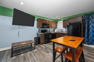 Stylish Med Center Getaway with Parking