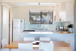 South Seas 1 Beachfront Villa Walk everywhere