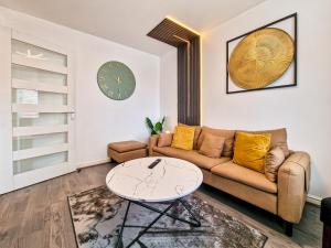 The Shropshire - Sleeps 8 - Coventry, Groups, 100GB WiFi, Luxury, Parking