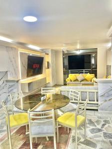 Luxury apt Wifi Jacuzzi Balcony Near the Beach and Old City